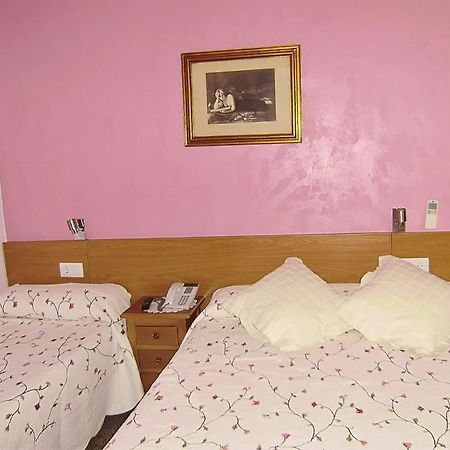 Hostal Miguel Angel Madryt Zewnętrze zdjęcie