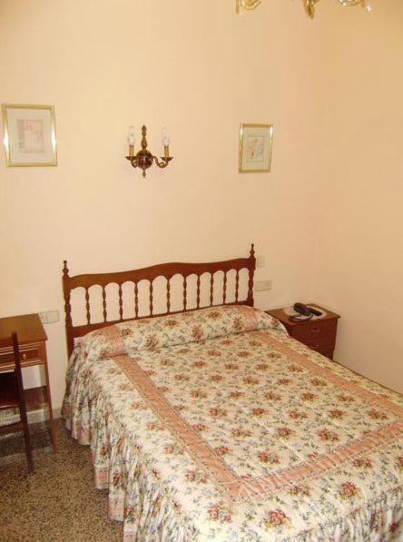 Hostal Miguel Angel Madryt Pokój zdjęcie
