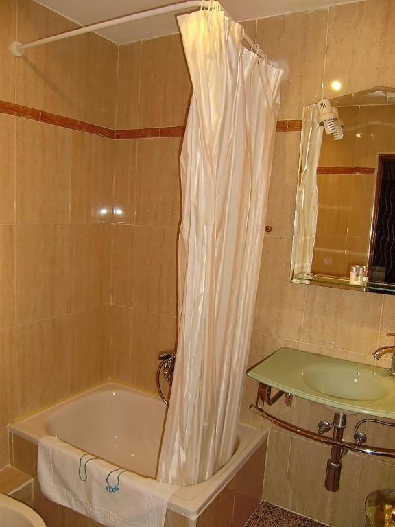 Hostal Miguel Angel Madryt Pokój zdjęcie
